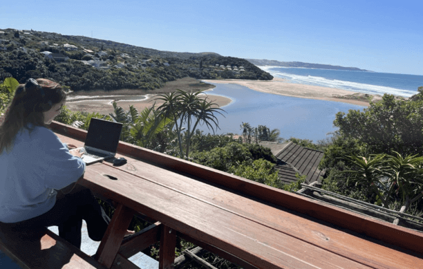 איזון בית עבודה, נוף מדהים של ים, החוף הפראי, דרום אפריקה, אוקיינוס